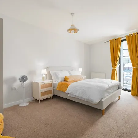 1 Bedroom Apartment Near City Airport
